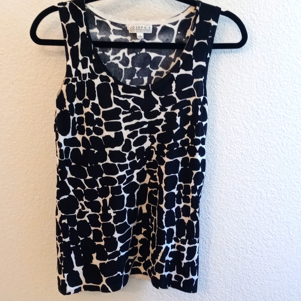 Knit blouse sleeveless. - Picture 3 of 5